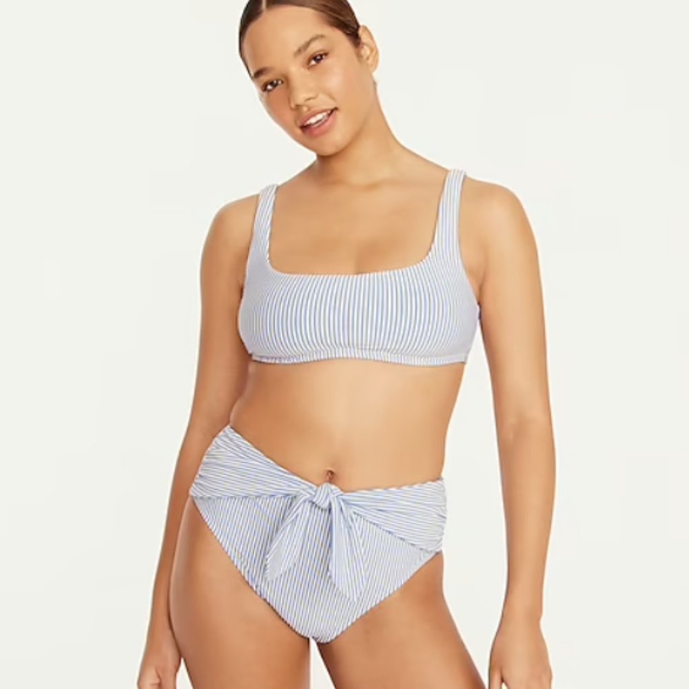 Squareneck bikini top in seersucker